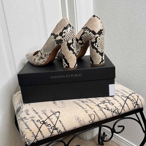 Banana Republic Women’s High Heel Shoe. Snake Print Design. All Leather. New - Picture 4 of 17